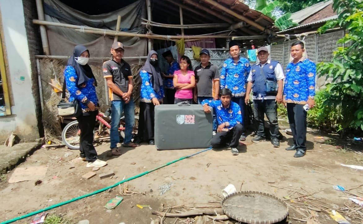 Dinsos Jember serahkan bantuan