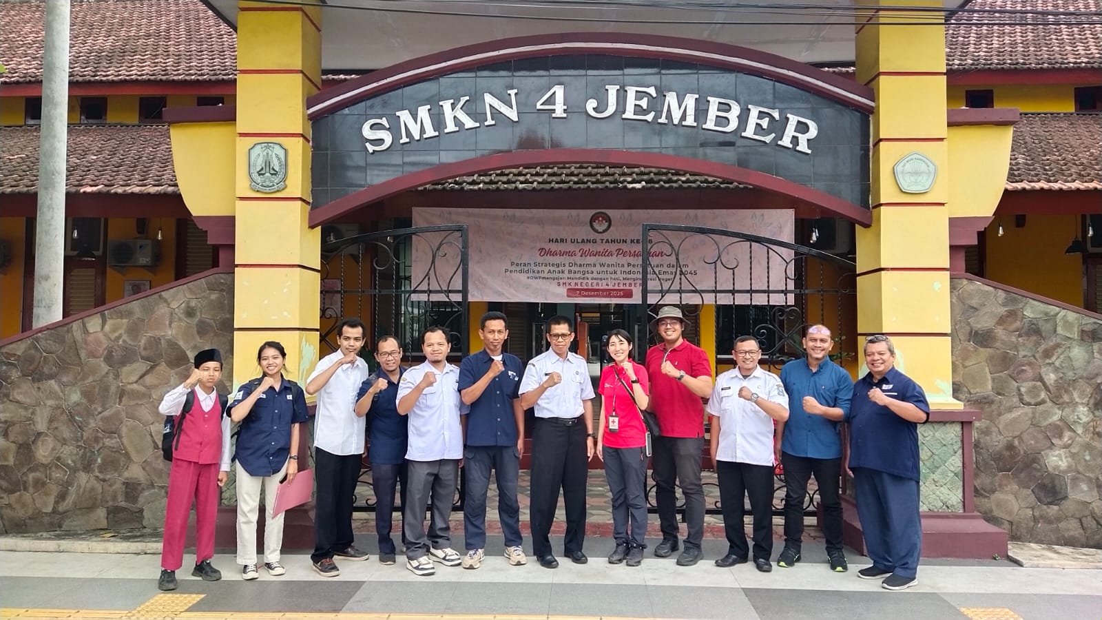 SMKN 4 Jember terima bantuan