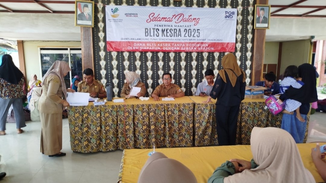 Ratusan KPM di Desa Grenden Terima BLTS 2025